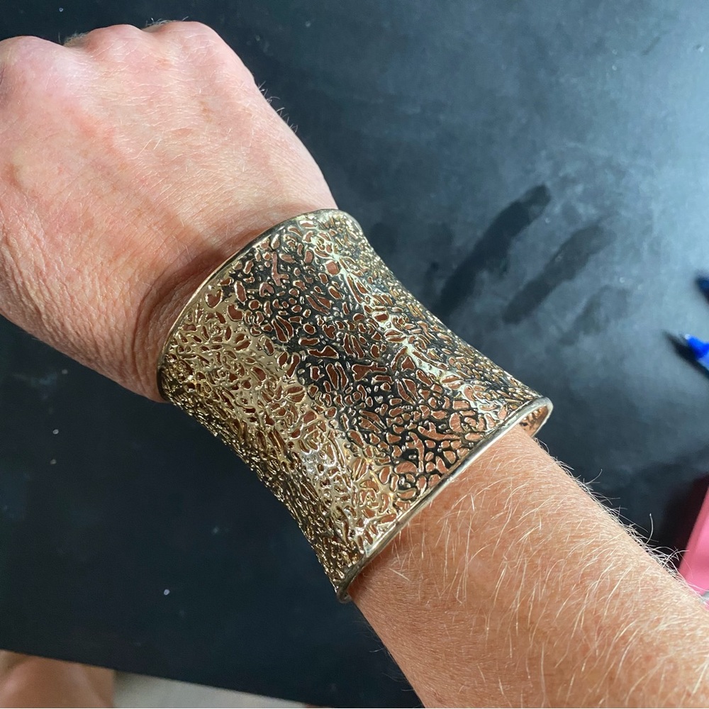 Kendra Scott gold cuff bracelet